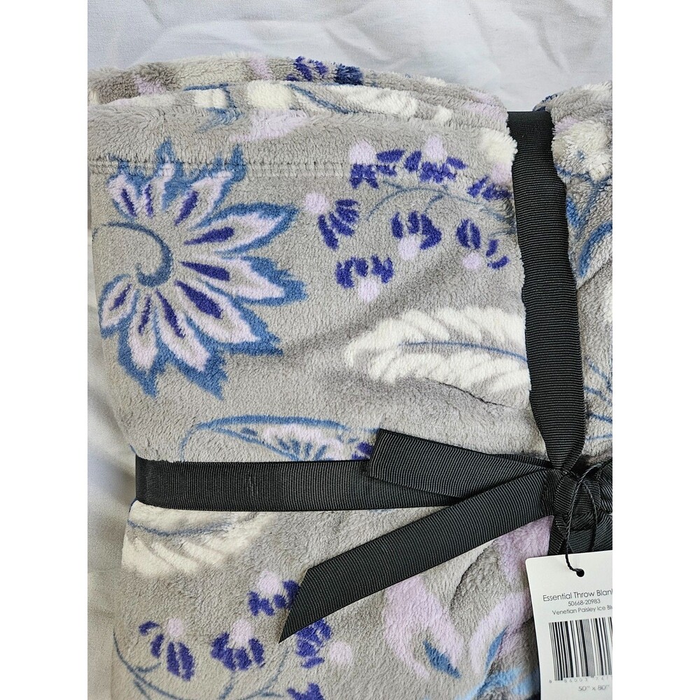 NWT‎ Vera Bradley Essential Throw Blanket Venetian Paisley Ice Blue NEW Gray - Picture 5 of 6